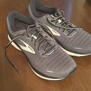 BROOKS GHOST TENNIS SHOES WOMENS SIZE 11